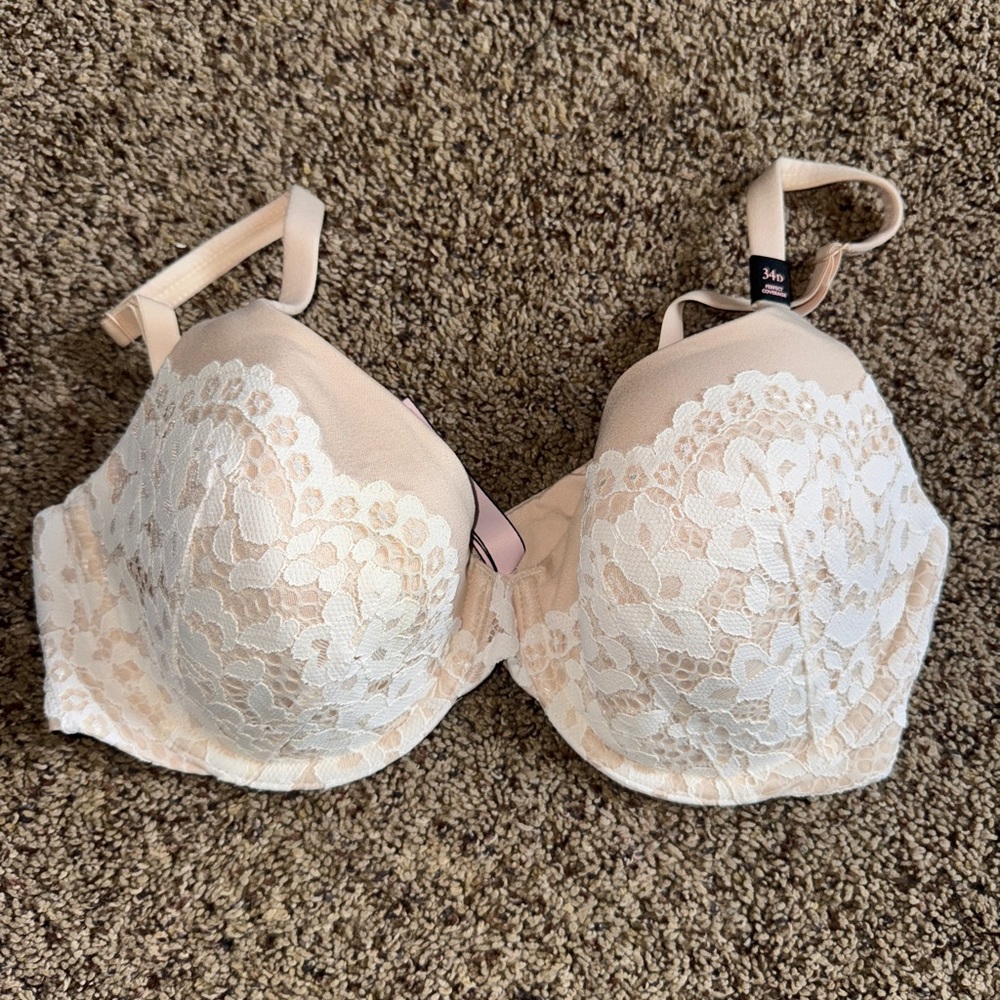 Victoria's Secret Lace Bra in Cream and White